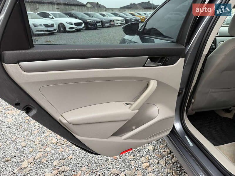 Седан Volkswagen Passat 2012 в Стрые
