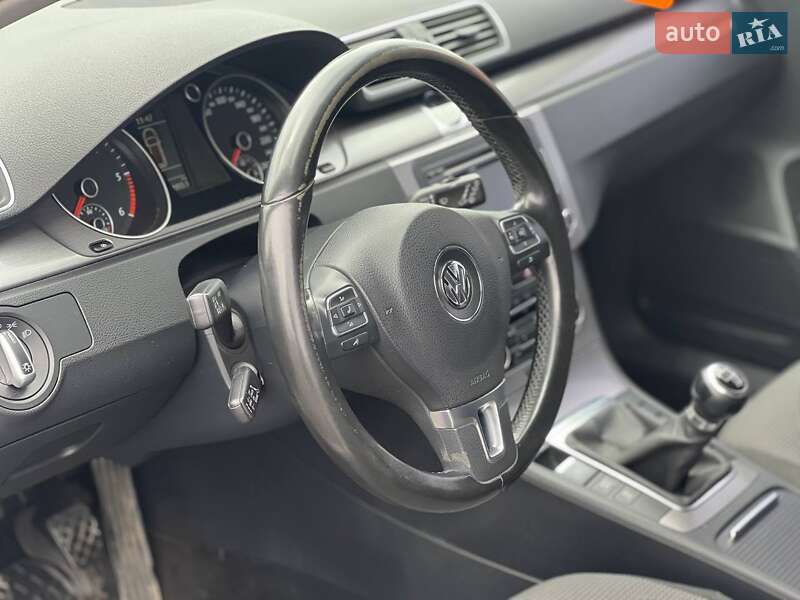 Универсал Volkswagen Passat 2011 в Ужгороде