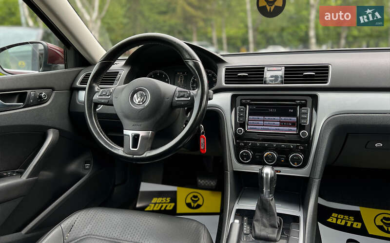 Седан Volkswagen Passat 2011 в Львове