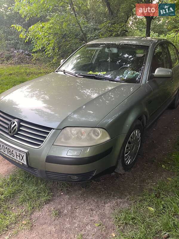 Седан Volkswagen Passat 2002 в Києві