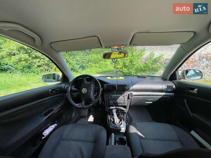 Седан Volkswagen Passat 2002 в Києві
