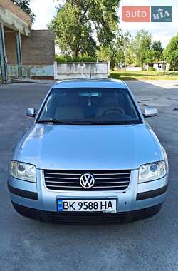 Седан Volkswagen Passat 2002 в Здолбунове