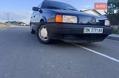 Седан Volkswagen Passat 1993 в Рівному