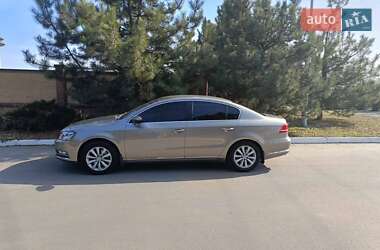 Седан Volkswagen Passat 2011 в Днепре