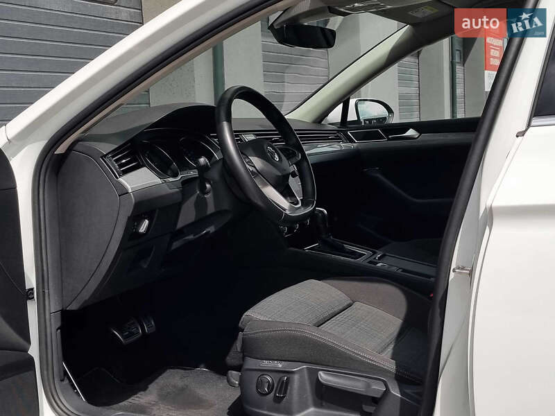 Универсал Volkswagen Passat 2019 в Петропавловской Борщаговке