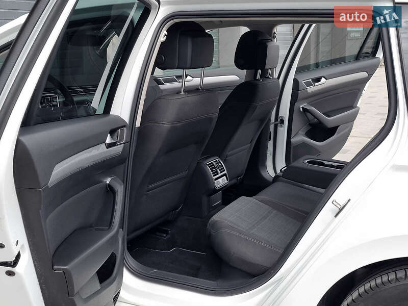 Универсал Volkswagen Passat 2019 в Петропавловской Борщаговке