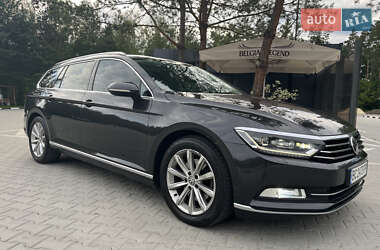 Універсал Volkswagen Passat 2017 в Львові