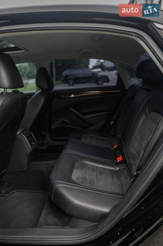 Седан Volkswagen Passat 2013 в Новояворовске