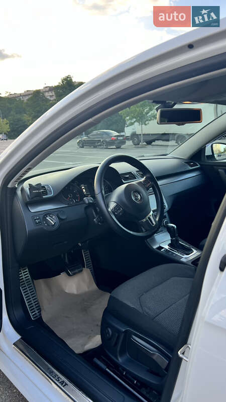 Седан Volkswagen Passat 2013 в Киеве фото 7 Седан Volkswagen Passat 2013 в Киеве