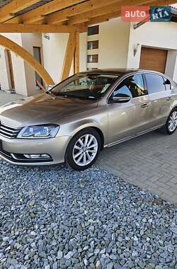 Седан Volkswagen Passat 2012 в Ужгороде