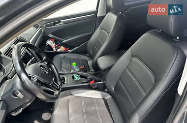 Седан Volkswagen Passat 2017 в Ивано-Франковске