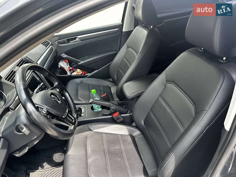 Седан Volkswagen Passat 2017 в Ивано-Франковске фото 11 Седан Volkswagen Passat 2017 в Ивано-Франковске