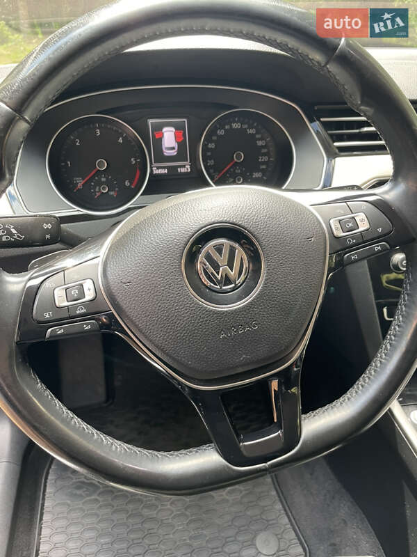 Універсал Volkswagen Passat 2015 в Любарі