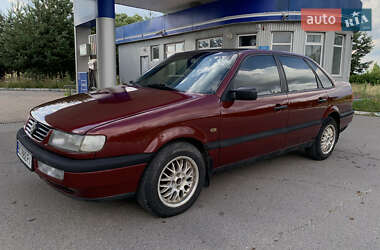 Седан Volkswagen Passat 1996 в Золочеві