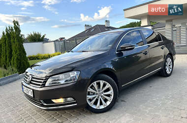 Седан Volkswagen Passat 2012 в Львове
