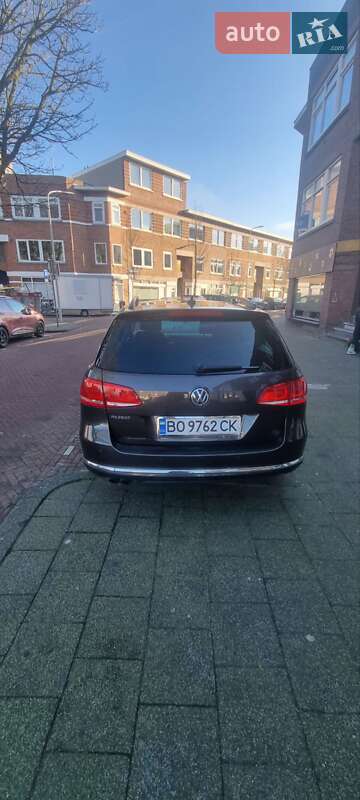 Універсал Volkswagen Passat 2012 в Тернополі