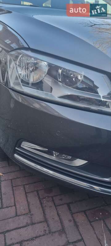 Універсал Volkswagen Passat 2012 в Тернополі