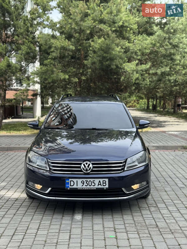 Универсал Volkswagen Passat 2011 в Ивано-Франковске