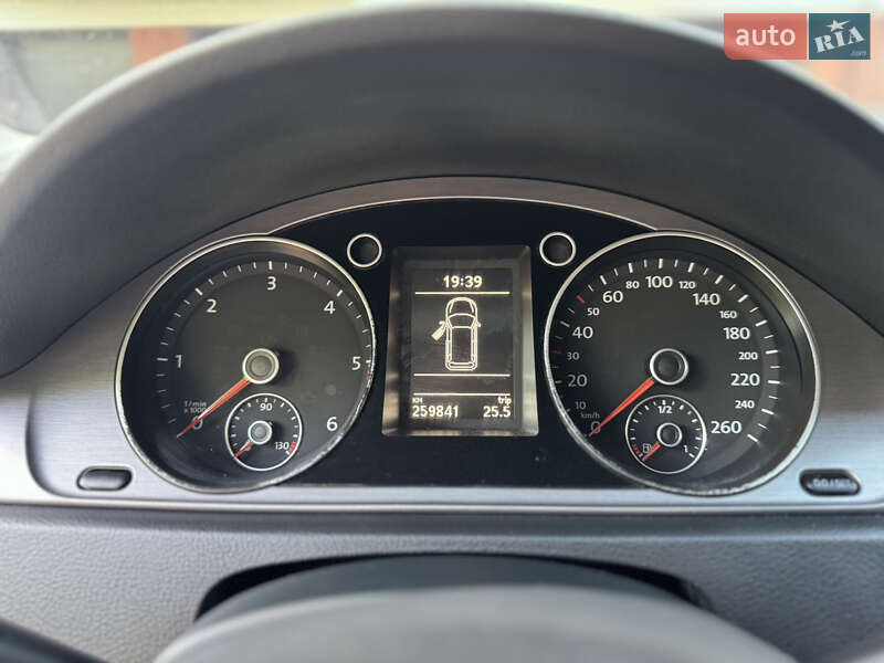 Универсал Volkswagen Passat 2011 в Ивано-Франковске
