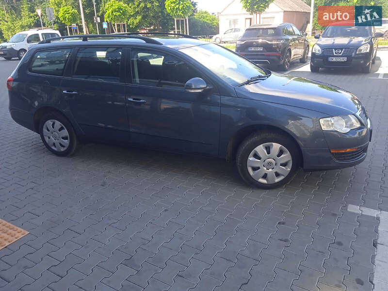 Універсал Volkswagen Passat 2009 в Рівному