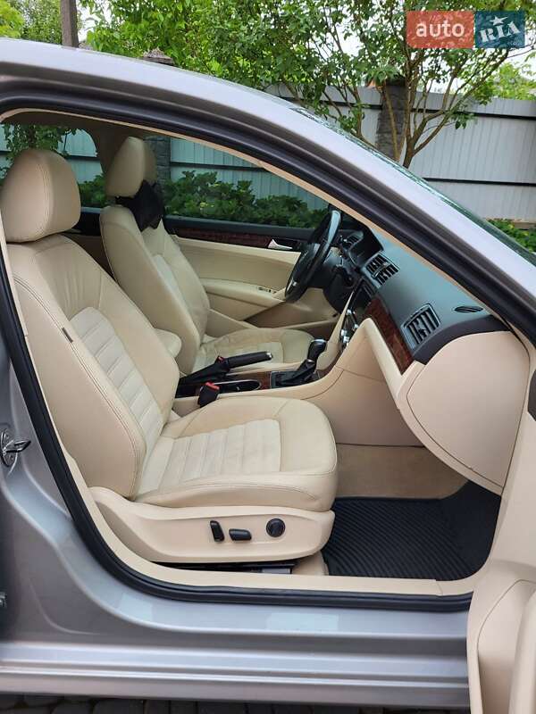 Седан Volkswagen Passat 2012 в Самборе