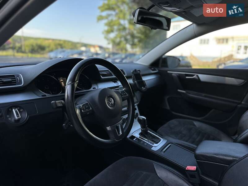 Універсал Volkswagen Passat 2013 в Івано-Франківську