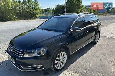 Універсал Volkswagen Passat 2011 в Дунаївцях