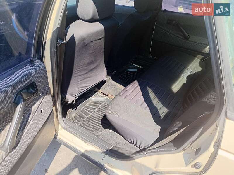 Седан Volkswagen Passat 1990 в Бурштыне