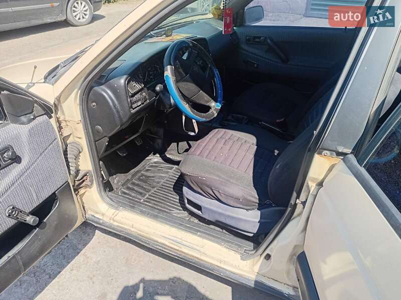 Седан Volkswagen Passat 1990 в Бурштыне