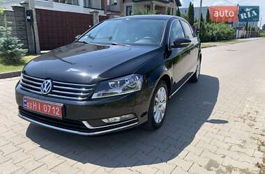 Седан Volkswagen Passat 2013 в Ровно