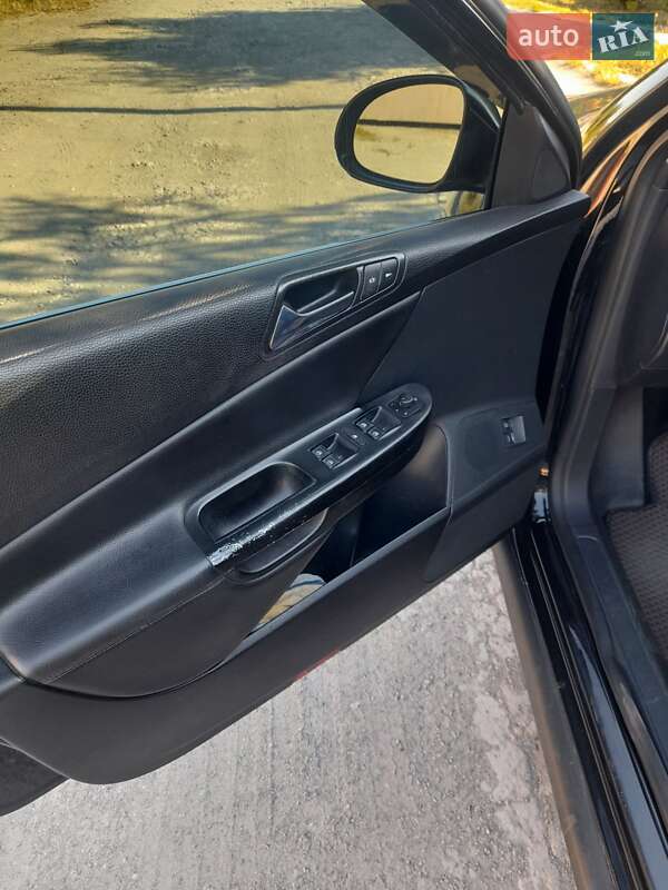 Универсал Volkswagen Passat 2006 в Запорожье