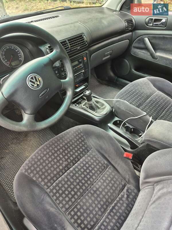 Универсал Volkswagen Passat 2002 в Вижнице