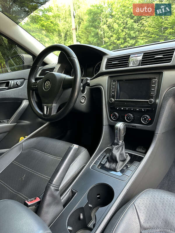 Седан Volkswagen Passat 2013 в Львове