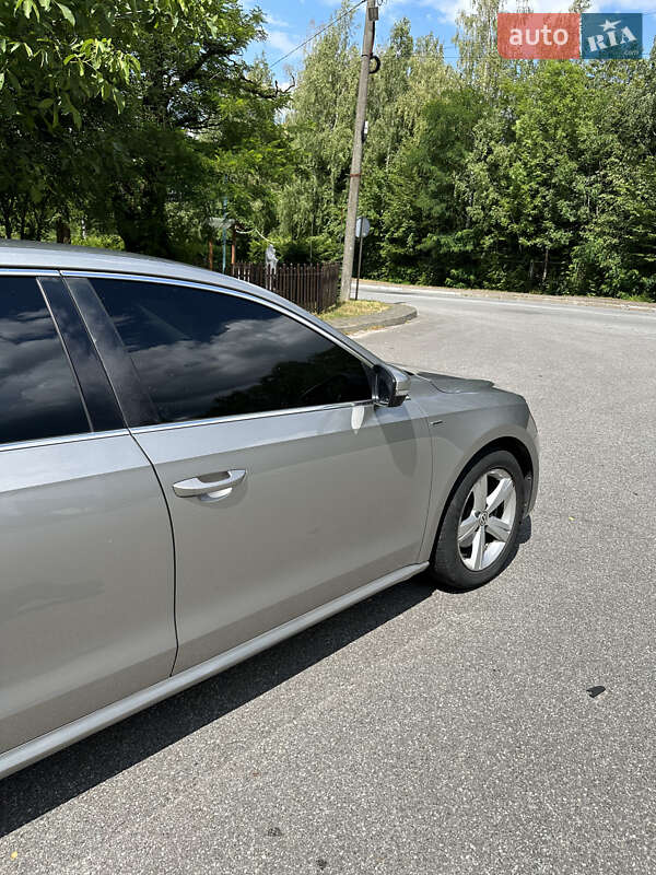 Седан Volkswagen Passat 2013 в Львове