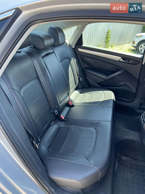 Седан Volkswagen Passat 2012 в Запорожье