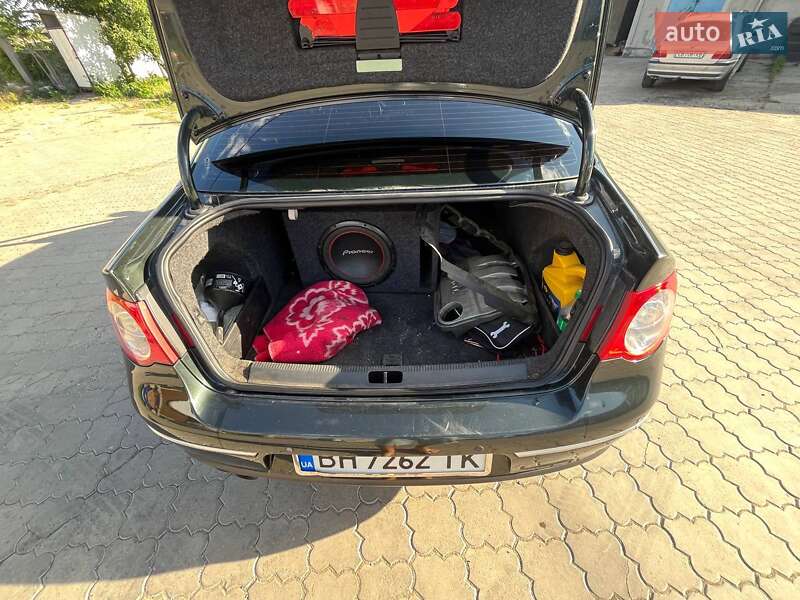 Седан Volkswagen Passat 2006 в Одессе