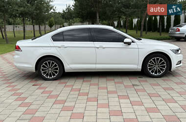 Седан Volkswagen Passat 2015 в Иршаве