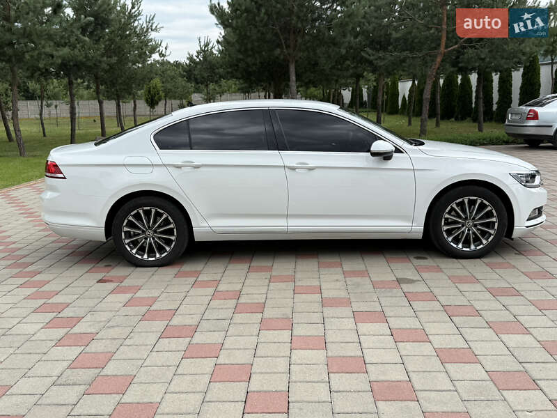 Седан Volkswagen Passat 2015 в Иршаве