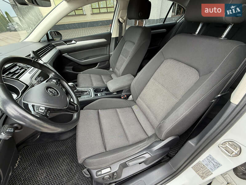 Седан Volkswagen Passat 2015 в Иршаве