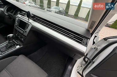 Седан Volkswagen Passat 2015 в Иршаве