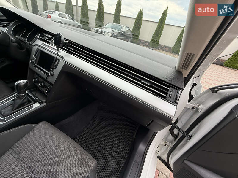 Седан Volkswagen Passat 2015 в Иршаве