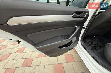 Седан Volkswagen Passat 2015 в Иршаве