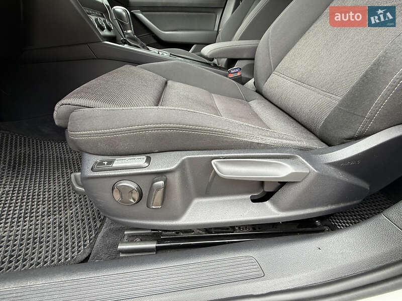 Седан Volkswagen Passat 2015 в Иршаве