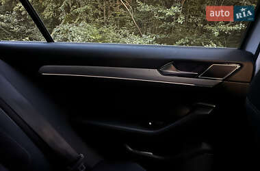 Седан Volkswagen Passat 2015 в Иршаве