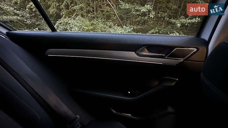 Седан Volkswagen Passat 2015 в Иршаве