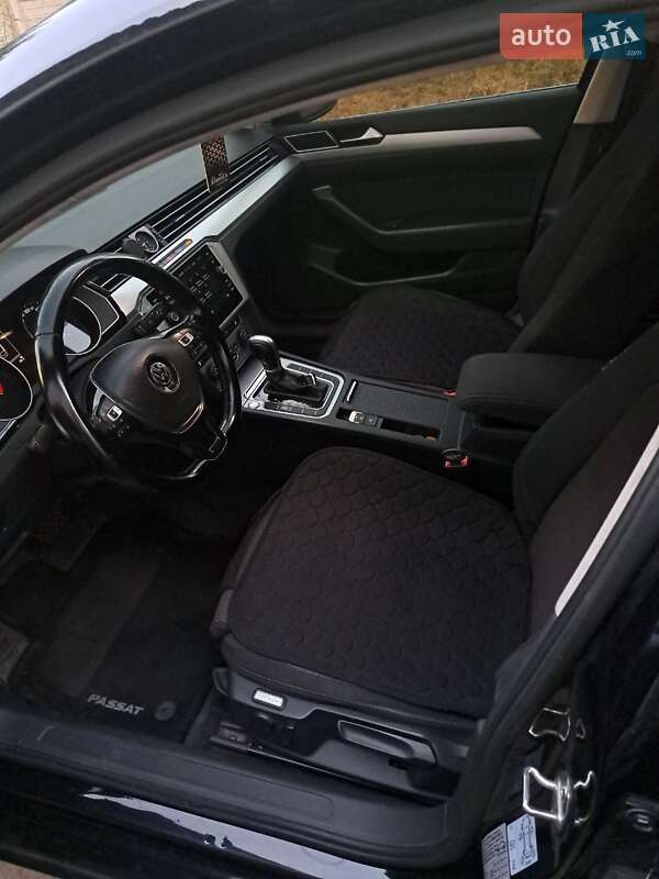 Седан Volkswagen Passat 2017 в Кременчуге