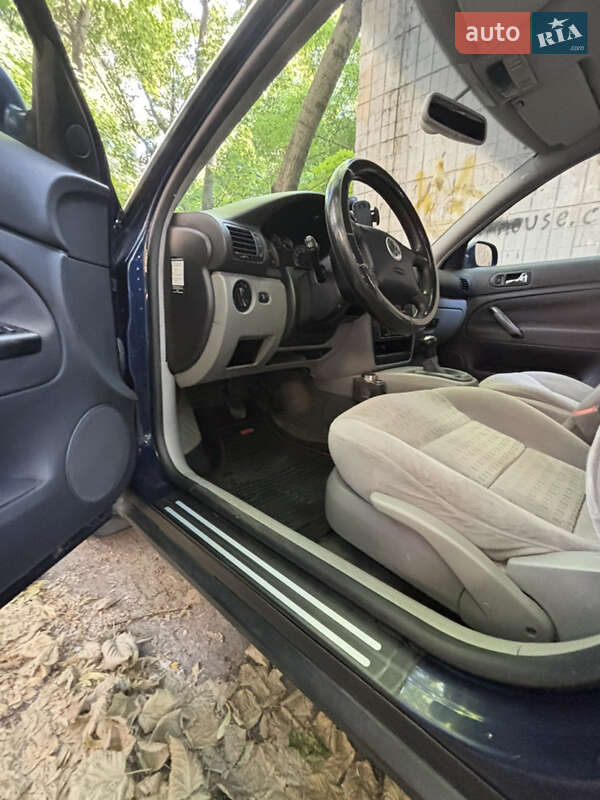 Універсал Volkswagen Passat 2001 в Одесі