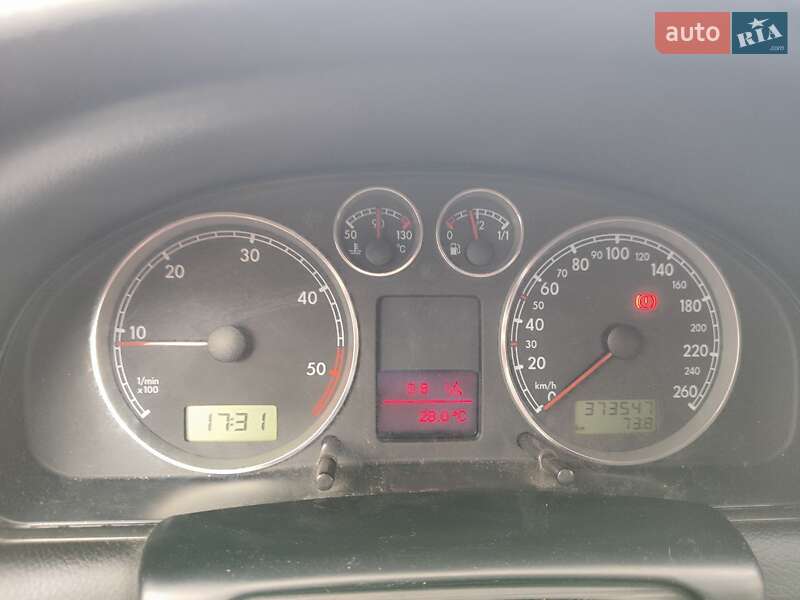 Универсал Volkswagen Passat 2002 в Ровно