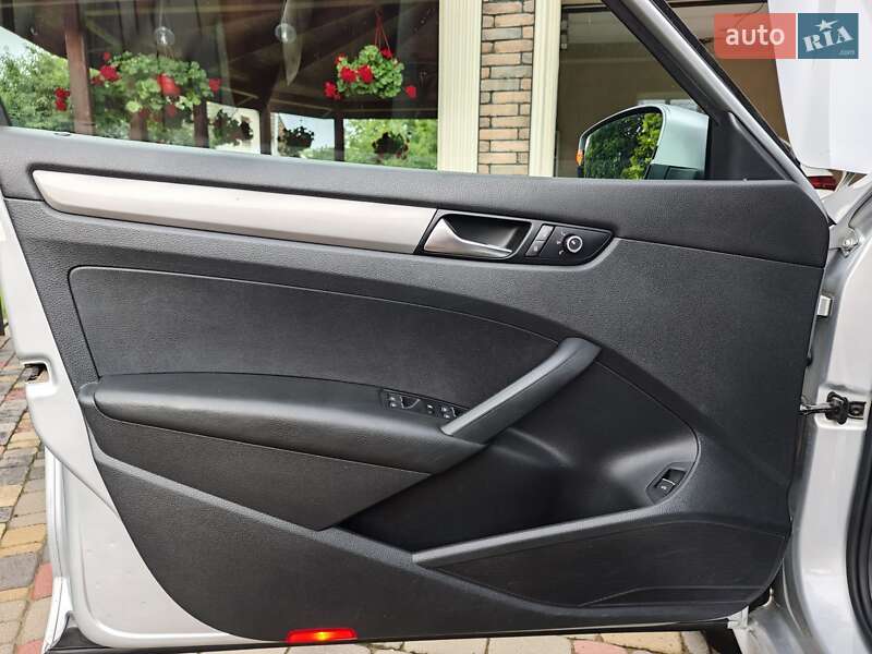 Седан Volkswagen Passat 2012 в Сторожинце