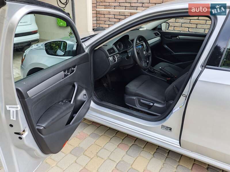 Седан Volkswagen Passat 2012 в Сторожинце